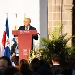 Curbelo llama a fortalecer la democracia desde el diálogo y la convivencia durante el acto institucional de las Colombinas