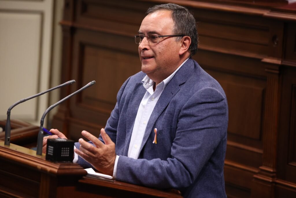Plasencia: “Nos congratulamos por el anuncio del Gobierno de España de la OSP que incorporará vuelos entre La Gomera, El Hierro y La Palma’