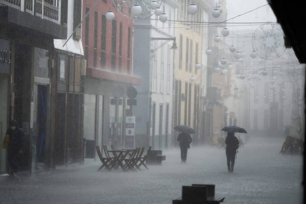 Canarias declara la prealerta por lluvias en cuatro Islas: comienza este sábado