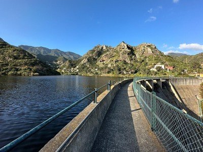 La mejora de la presa de La Encantadora permitirá reforzar la seguridad y optimizar el agua para el regadío en Vallehermoso